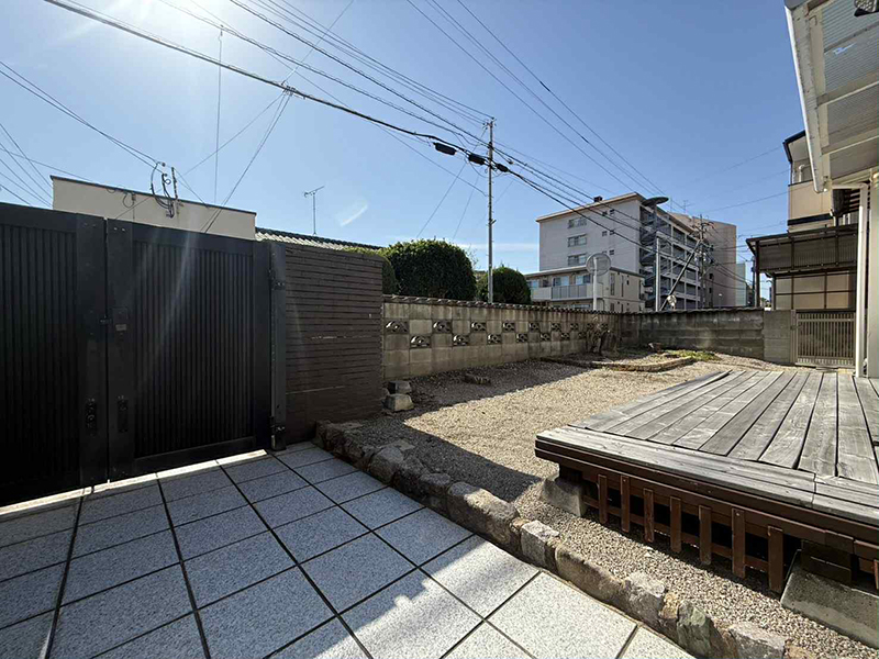 テラス付きの庭